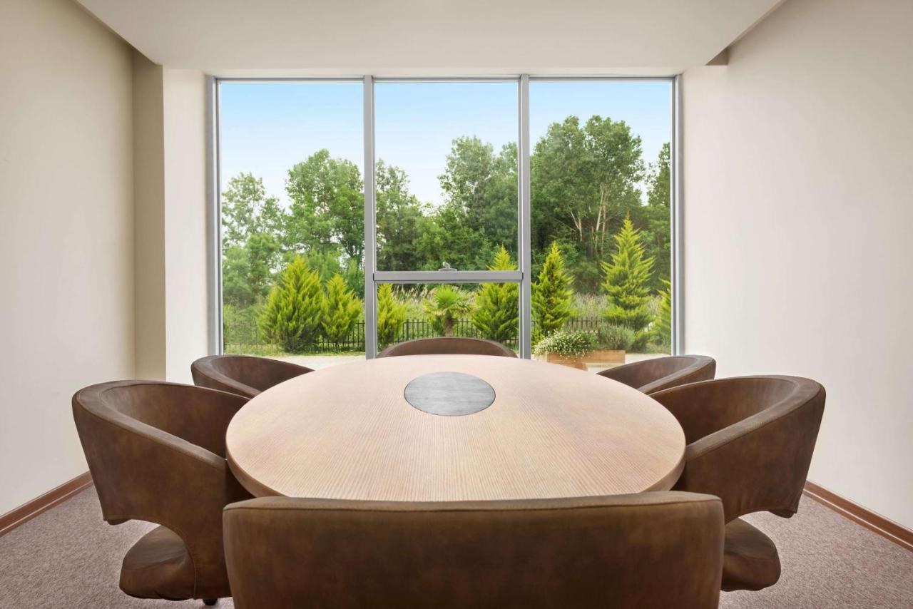 فندق Ramada By Wyndham Istanbul أجفا المظهر الخارجي الصورة