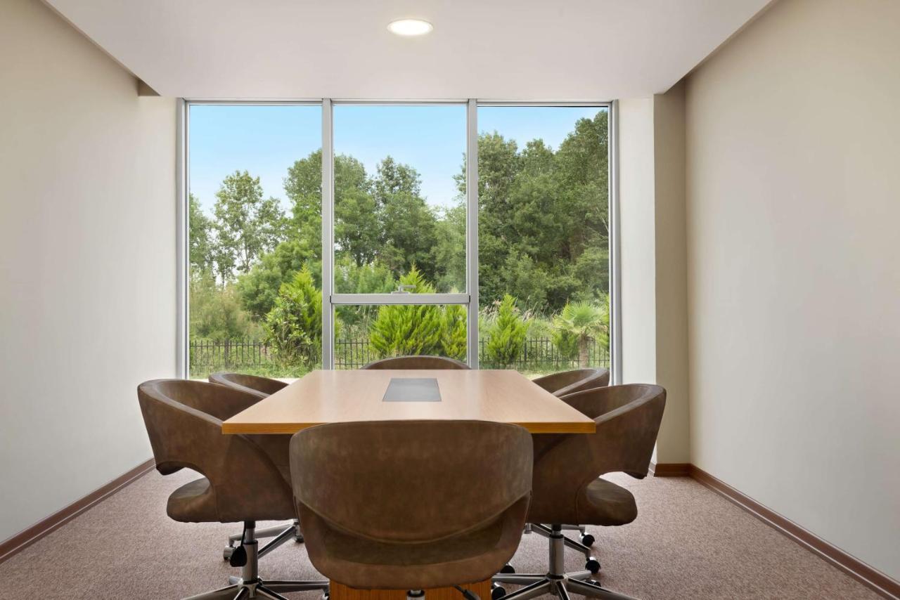 فندق Ramada By Wyndham Istanbul أجفا المظهر الخارجي الصورة