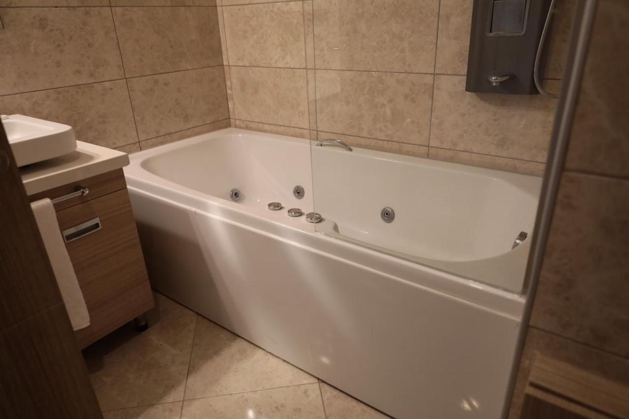فندق Ramada By Wyndham Istanbul أجفا المظهر الخارجي الصورة